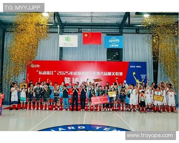 成都篮球队展现灵活战术与团队配合的精彩表现分析