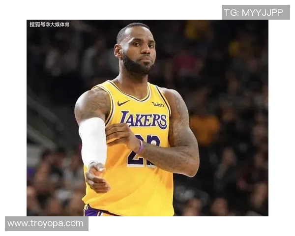 詹姆斯领衔湖人四连胜,独得30分力压太阳队 詹姆斯领衔湖人四连胜,独得30分力压太阳队